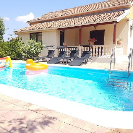 Vacation Home Duilo Donji Zemunik Exterior foto
