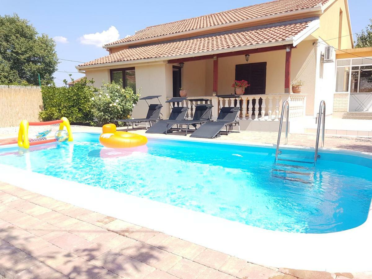 Vacation Home Duilo Donji Zemunik Exterior foto